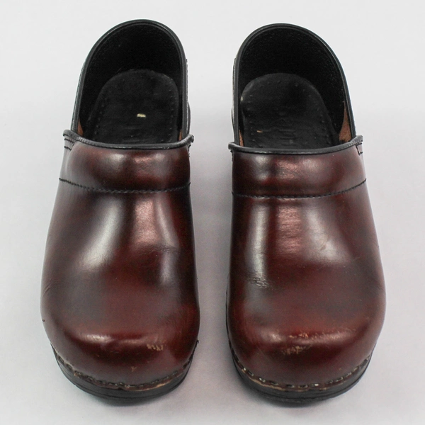 Sanita Clogs Shoes Women's Size 36 US 5.5 Burgundy Black Stitching Accent