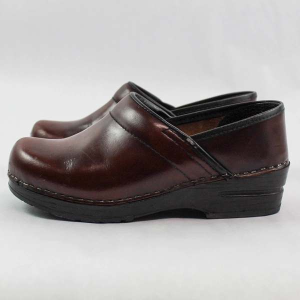 Sanita Clogs Shoes Women's Size 36 US 5.5 Burgundy Black Stitching Accent