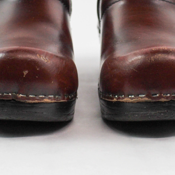 Sanita Clogs Shoes Women's Size 36 US 5.5 Burgundy Black Stitching Accent