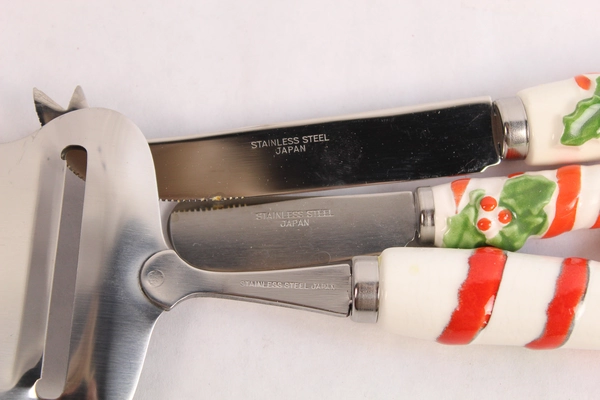 Vintage Holiday Knife Spreader Slicer Set with Ceramic Handles Gift Boxed