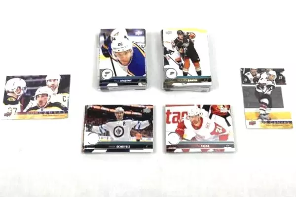 Lot of 100 Plus 2017 to 2018 Upper Deck Series 2 Hockey Trading Cards