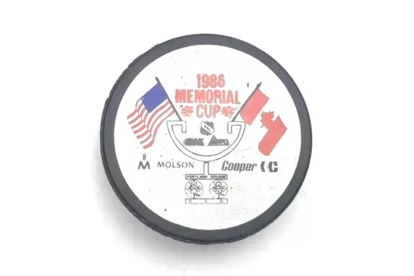 WHL 1986 Memorial Cup Hockey Puck Souvenir Canada Molson Cooper