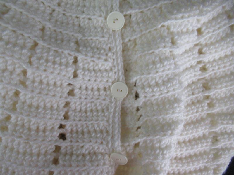 Vintage Handmade Knit Crochet Sleeveless White Cardigan Women's XL Scalloped