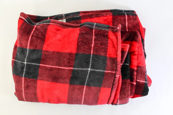 Climate Right Duds Throw Blanket Fleece Red Black Plaid With Foot Pockets 50x76