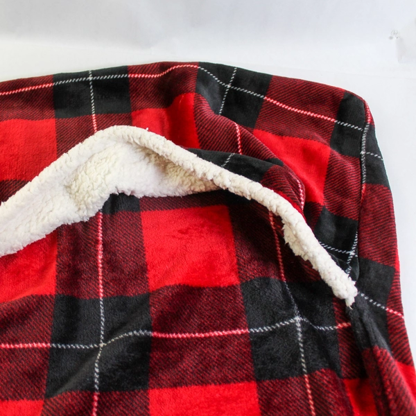 Climate Right Duds Throw Blanket Fleece Red Black Plaid With Foot Pockets 50x76
