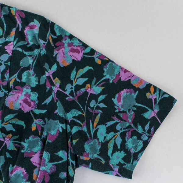 D&Co Floral Women's Top Size 1X Good Pre-Owned Condition Cute Design