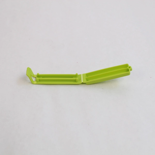 Lot of 30 Assorted Plastic Food Bag Storage Clips Green Blue Yellow White
