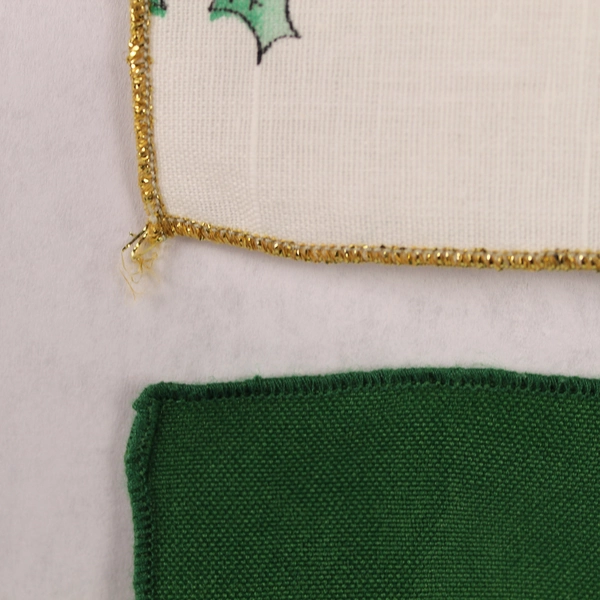 Lot of 4 Vintage Christmas Cloth Napkins 2 Green & 2 Holly Berry Design
