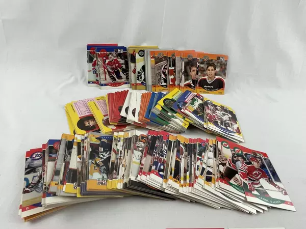 Lot of 350+ NHL Pro Set Hockey Trading Cards 1990 Season Very Good Condition