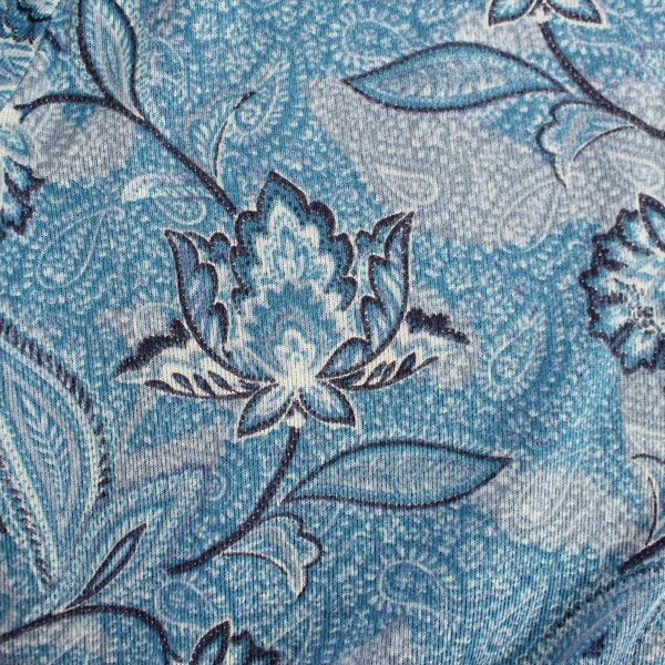 St John's Bay Women's Blue Floral Jacquard Pattern Long Sleeve Shirt Size Medium