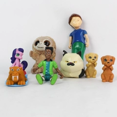 Lot of 8 Mixed Vintage and Modern Toys Figurines