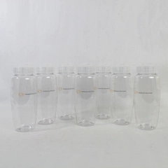 Lot of 7 Thomson Reuters Clear Plastic Liquid Containers with Pour Spouts 28oz