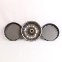 Lot of 3 Pre-Owned Cake Pans 1 Fluted Tube Pan & 2 Round Bakeware