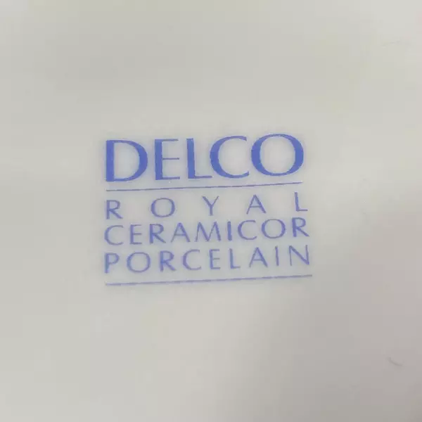 Set of 4 Delco Royal Ceramic Coffee Mugs White Ribbed Pattern Good Condition