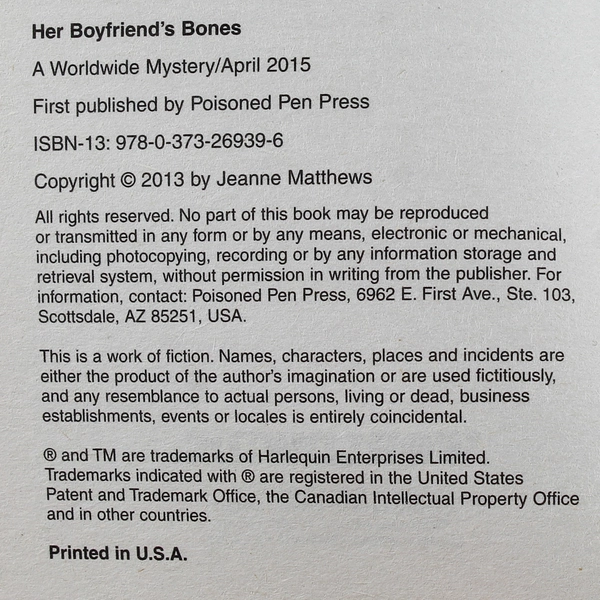 Her Boyfriend's Bones by Jeanne Matthews Dinah Pelerin Mystery 2013