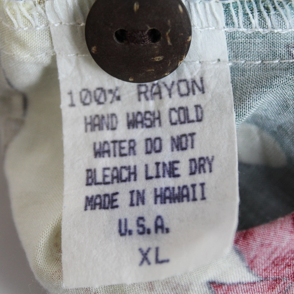 The Hawaiian Original Men's Size XL Collared Button Down Tropical Pattern