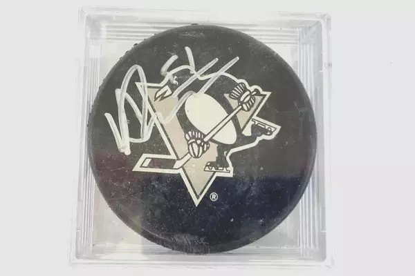 Derrick Pouliot 2012 Draft Signed NHL Pittsburgh Penguins Hockey Puck in Case 51