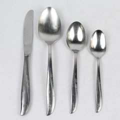 4 Oneida Community Stainless Twin Star Flatware Pieces Dinner Knife Spoons