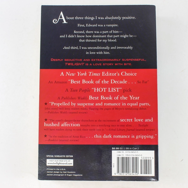 Twilight by Stephenie Meyer 2005 Paperback