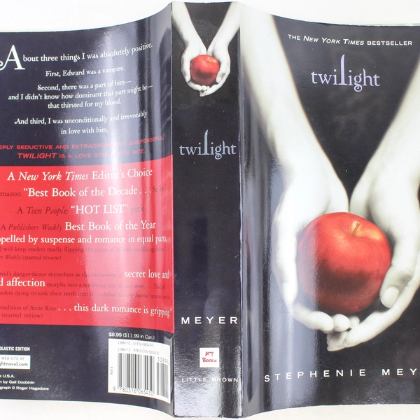 Twilight by Stephenie Meyer 2005 Paperback