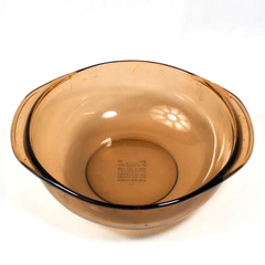 Vintage Pyrex Amber Serving Bowl 024 with Handles 8.75" 2L Pre-Owned Stains