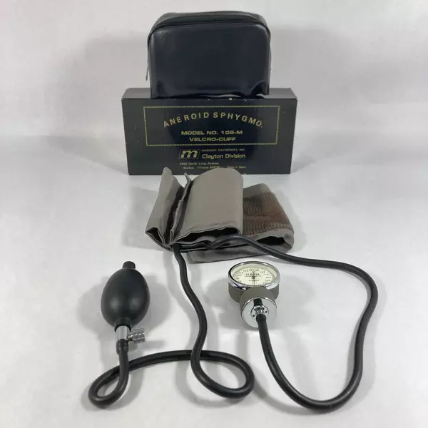 Marshall Aneroid Sphygmomanometer Model 108-M Meter Case Gauge Original Box
