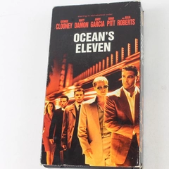 Ocean's Eleven VHS 2002 Warner Bros Julia Roberts Brad Pitt Pre-Owned Good