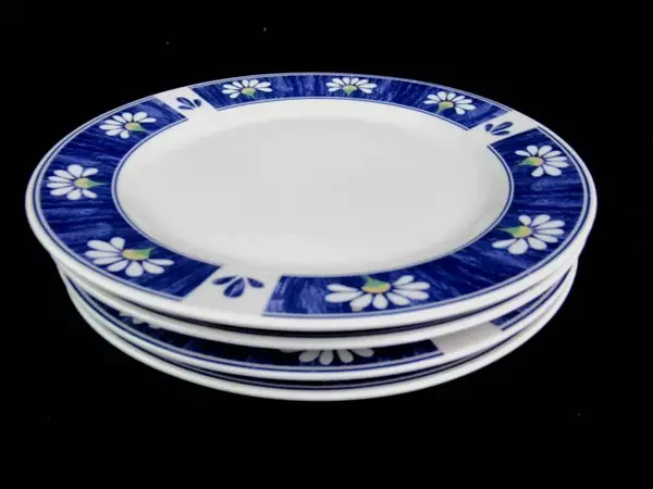 Set of 4 Spring Daisy Dinner Plates Majesticware Retired Stoneware Blue Vintage