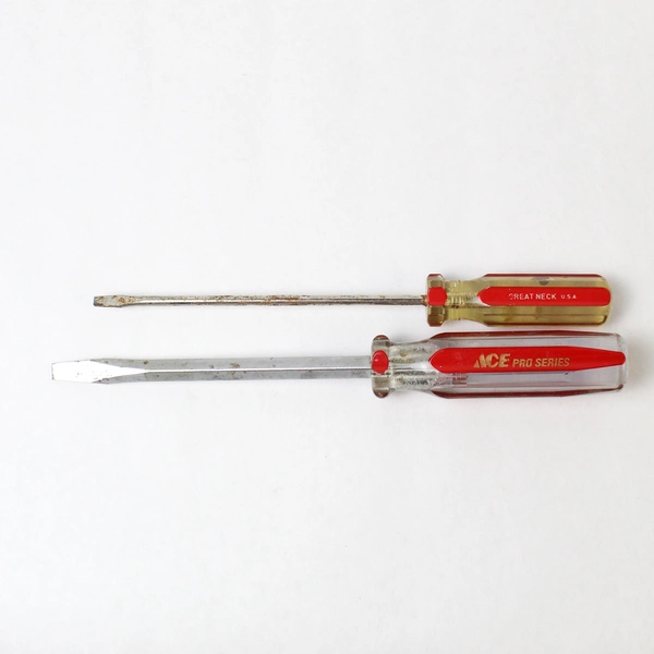 Vintage Lot of 5 Plastic Handle Flat Head Screwdrivers Various Sizes Lengths