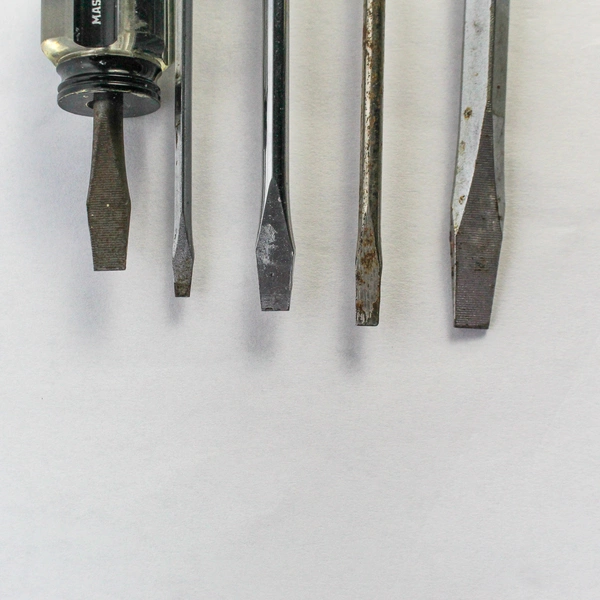 Vintage Lot of 5 Plastic Handle Flat Head Screwdrivers Various Sizes Lengths