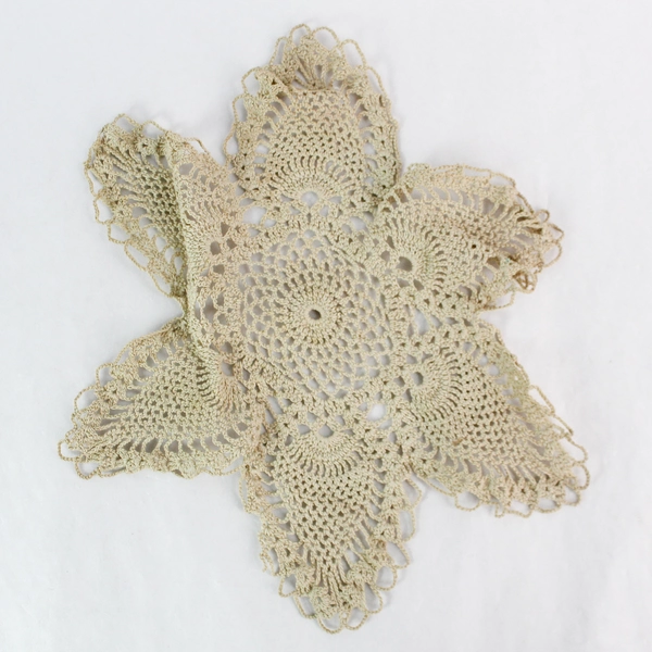 Lot of 4 Vintage Doilies Table Linens for DIY Fabric Cutters Flaws