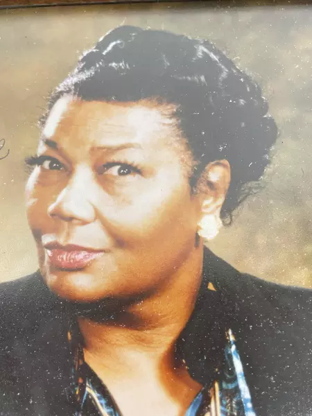 Framed 8x10 Autographed Pearl Bailey Photo in Brown Wood Frame