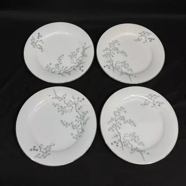 Lot of 4 Vintage Noritake Pineville Dinner Plates White Platinum Rim 10.5" 