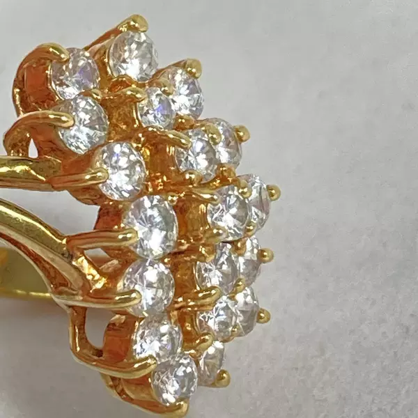 Size 9.5 Womens Gold Tone Cubic Zirconia Cluster Cocktail Ring