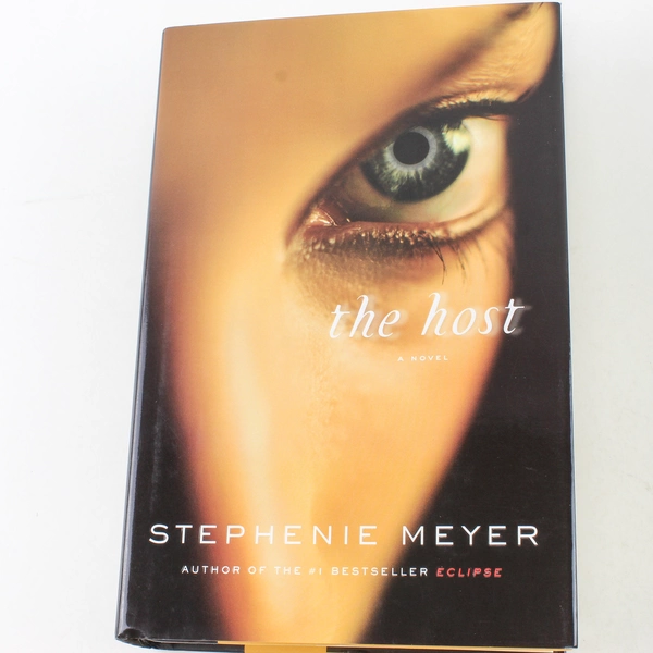 The Host by Stephenie Meyer 2008 Hardcover Book Good Condition