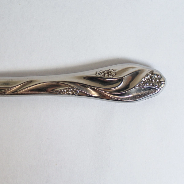 Lot of 4 Oneida Lorilei Stainless Steel 9" Dinner Knives Floral Design Pre-Owned