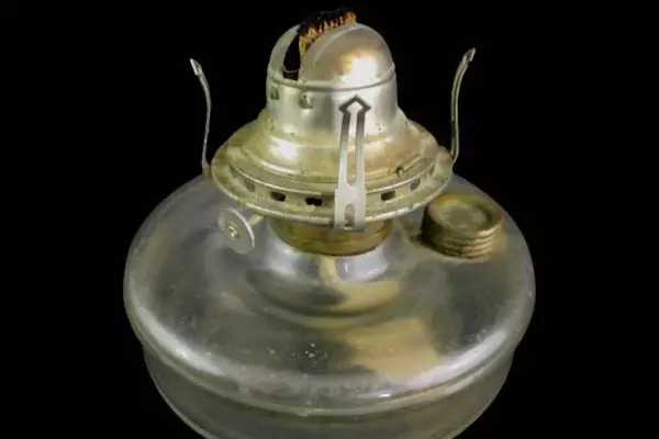 Vintage Scovill Mfg. Co. Glass Kerosene Lantern With Glass Chimney