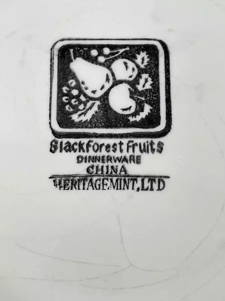 Set of 2 Heritage Mint Black Forest Fruits 8" Salad Plates Vintage