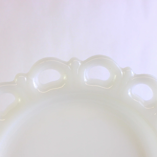Anchor Hocking Old Colony White Milk Glass Scalloped Edges Round 8.25"