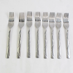 Lot of 8 Cambridge Boa Frost 8.5" Dinner Forks 2 mm Handle Stainless Steel
