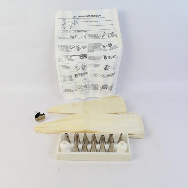 Fox Run 17 Piece Icing Decorating Set Piping Bag and Nozzles