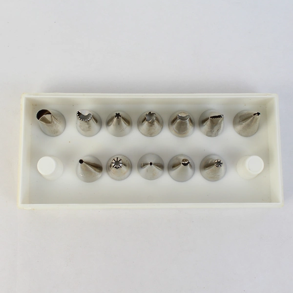 Fox Run 17 Piece Icing Decorating Set Piping Bag and Nozzles