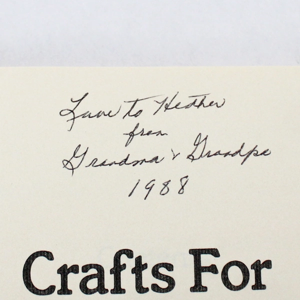 Crafts For An Old Fashioned Christmas Compiled by Dina Von Zweck 1984 PB