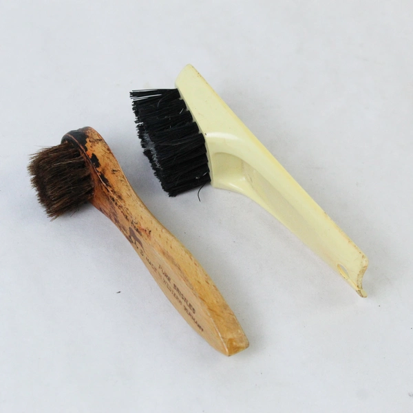 Vintage West Germany Shoe Brush & Hush Puppies Horn Set - Pre-owned Lot of 2