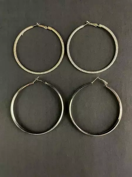 Lot of 2 Women's Silver-Toned Hoop Fashion Earrings Smooth Hammered Lever Back