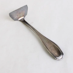 VTG WM Rogers & Son AA Silverplate Baby Food Pusher Flatware