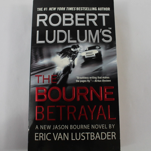 Robert Ludlum's The Bourne Betrayal by Eric Van Lustbader Pre-Owned PB