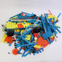 RIVITON 300 Piece Master Building Set Parker Brothers Vintage 1977 Parts Lot