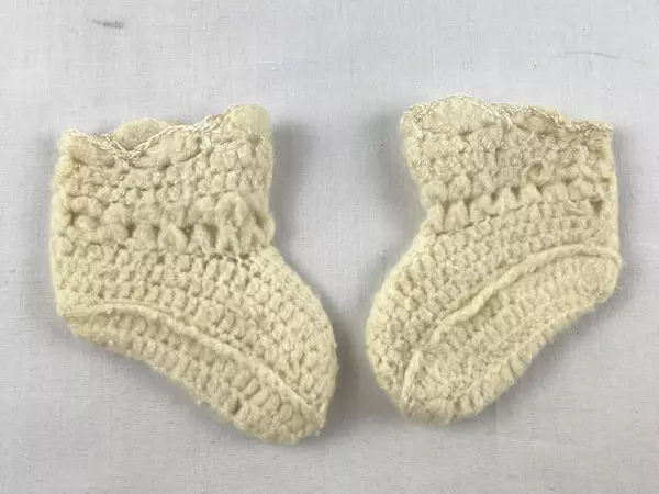Vintage Hand Crocheted Baby Booties Cream Floral Trim Pre-Owned