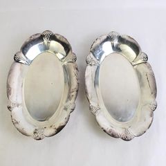 Lot of 2 Wm Rogers Silver Plate Oval Trays 419